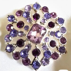 Liz Claiborne Vtg Elegant brooch  Purple & pink rhinestones in Silvertone  guc